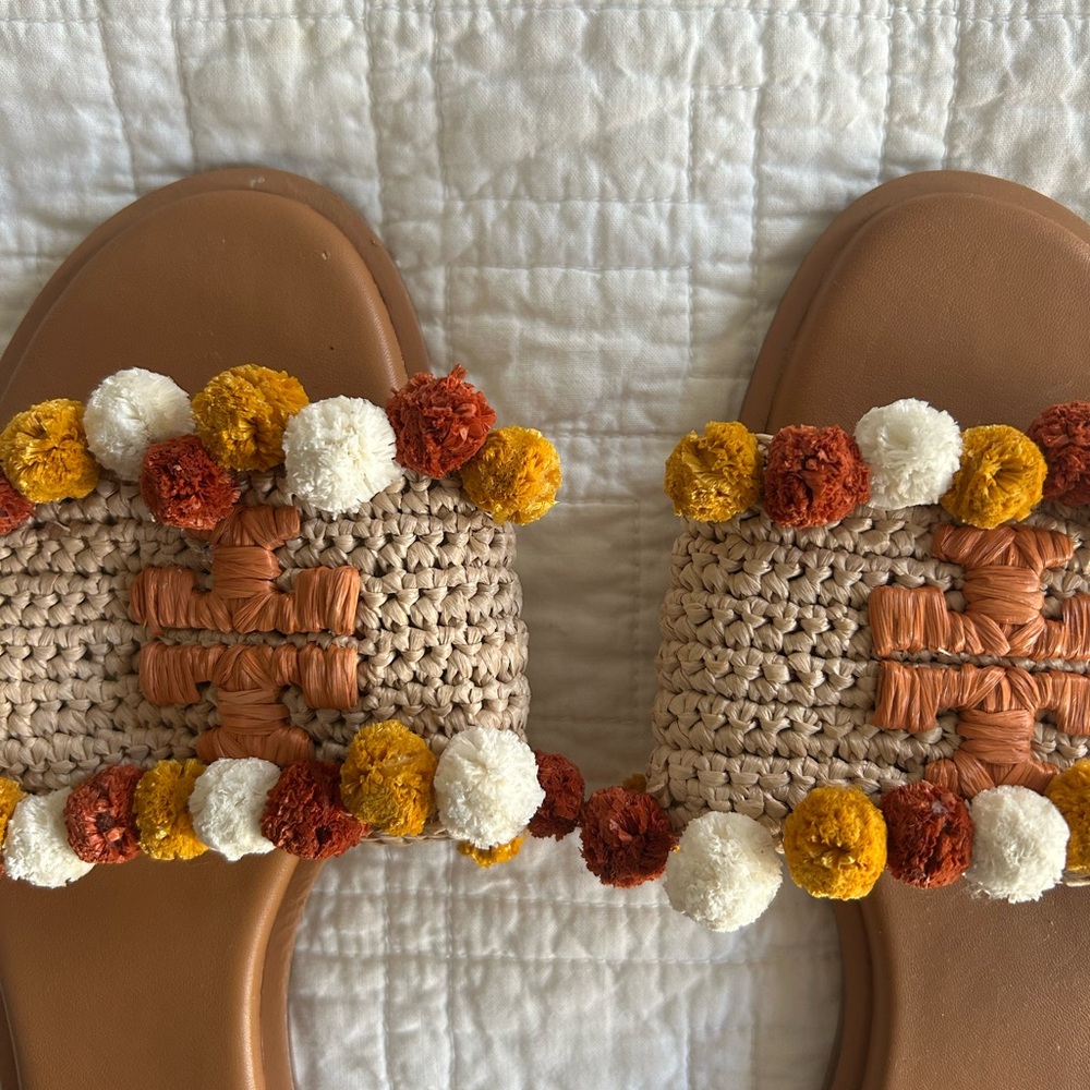 New Tory Burch Everly Raffia Colorful Pom Pom Sandals, size 8.5